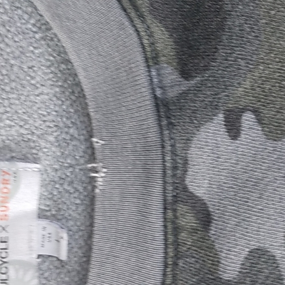SOULCYCLE X SUNDRY CAMO SWEATSHIRT WOMANS L - Picture 4 of 7